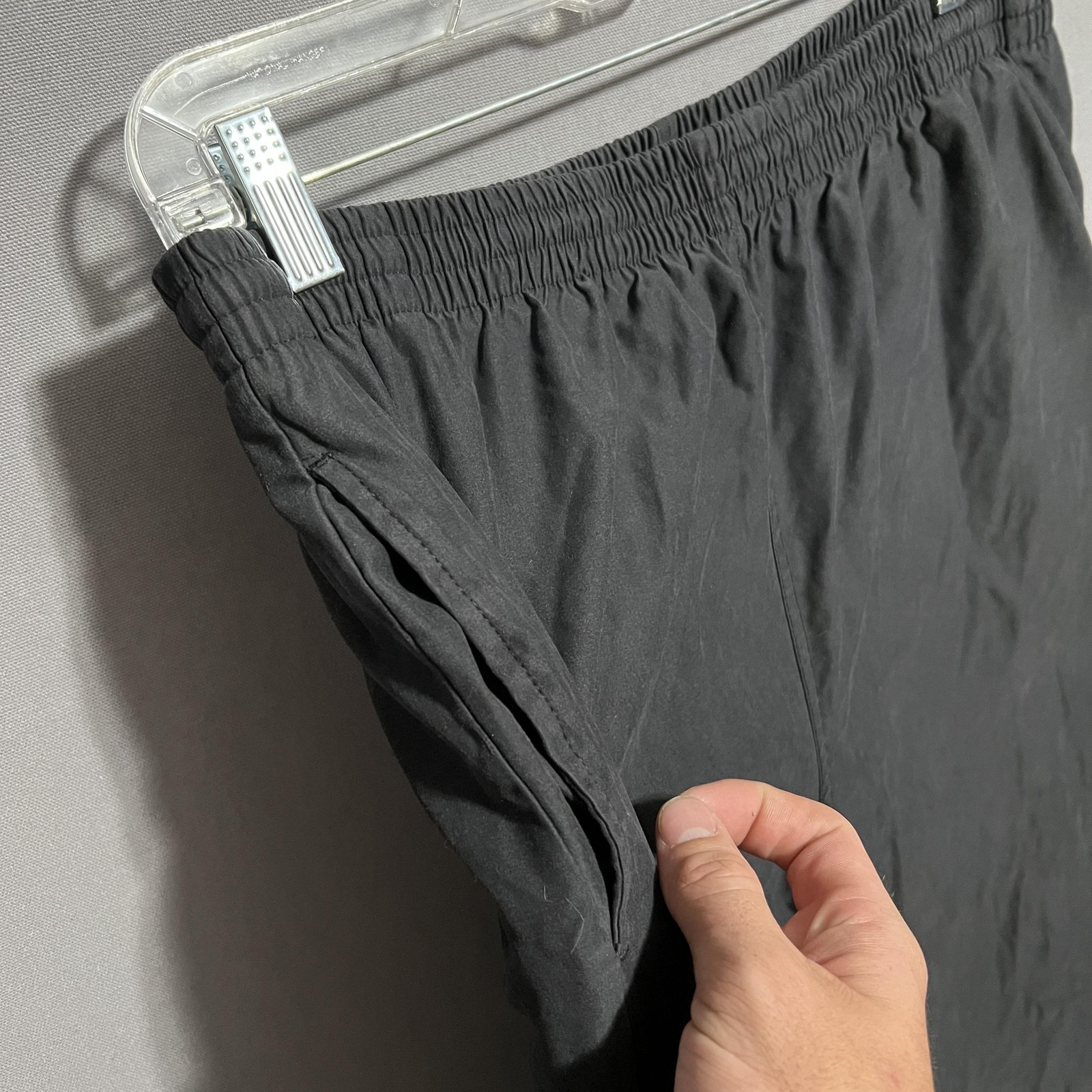 Runners Pants Mens Xl 30 Inseam Black Windbreaker Lined Elastic Waist Tapered — image 4 of 7